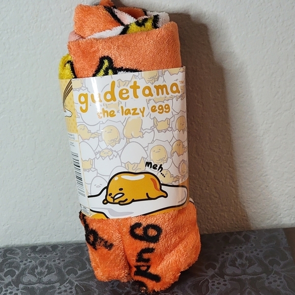 SANRIO GUDETAMA HELLO KITTY & FRIENDS PLUSH SILK  TOUCH THROW BLANKET - Picture 1 of 5